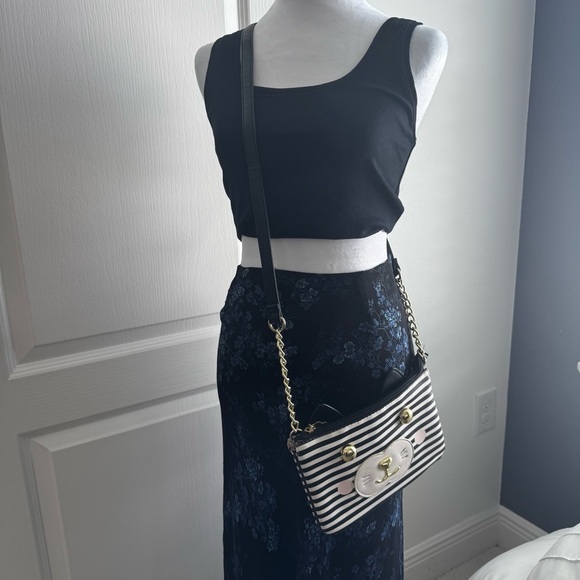 Betsey Johnson Pink and Black Heart Print Interior - Picture 8 of 8